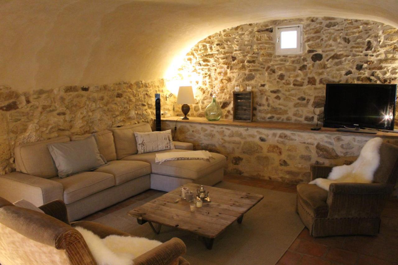 Mas Les Romarins, 10 Min D'Uzes, Piscine Et Grand Jardin Clos, Jeux, Nid De Repos Et Base Pour Activites Dans Le Gard (Adults Only) Exterior foto